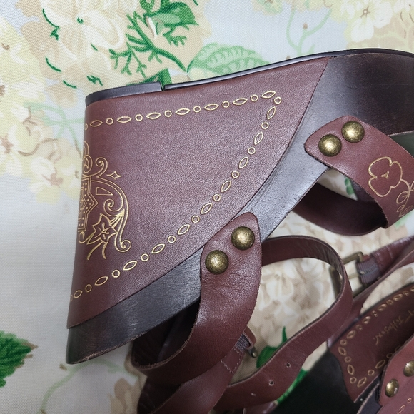 Betsey Johnson vintage y2k boho gold floral painted wood platform wedge sandals! - Picture 10 of 16